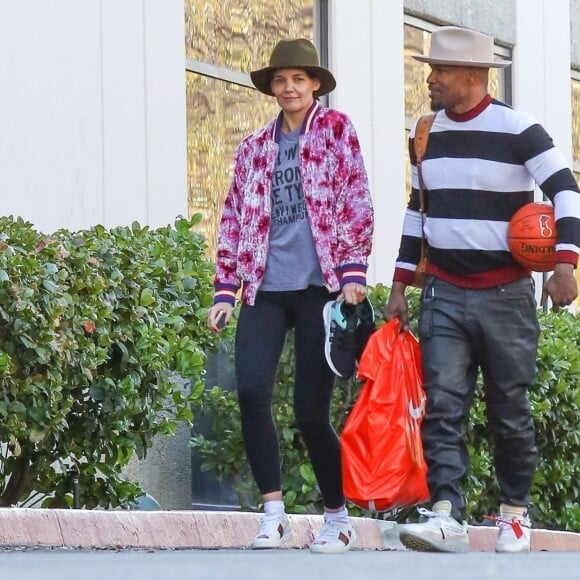 Exclusif - Katie Holmes et son compagnon Jamie Foxx sont allés jouer au basket en amoureux le jour de la St Valentin à Los Angeles, le 14 février 2018.