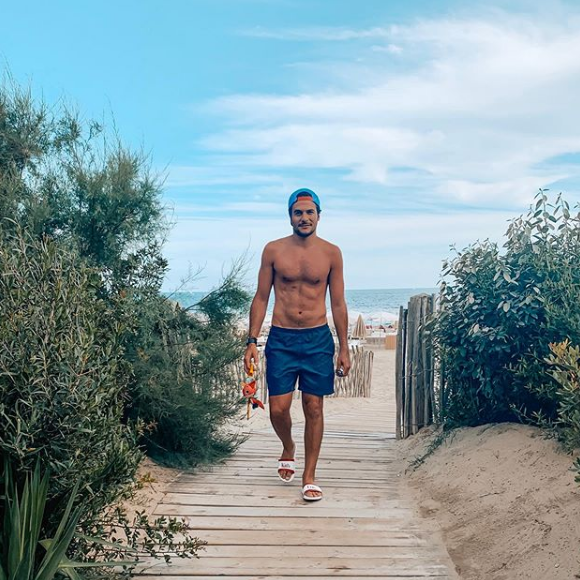 Amir torse nu à la plage de Palavas les Flots, le 21 août 2019.