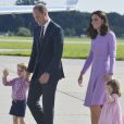 Le prince William, duc de Cambridge, Catherine Kate Middleton, duchesse de Cambridge et leurs enfants le prince George de Cambridge et la princesse Charlotte de Cambridge lors de leur départ à l'aéroport de Hambourg, le 21 juillet 2017, après leur visite officielle en Allemagne.
