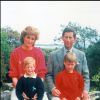 Lady Di, le prince Charles et les princes William et Harry en juin 1989 en vacances dans les îles Scilly.