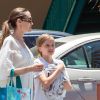 Exclusif - Angelina Jolie sort du magasin animalier PetSmart à Los Angeles accompagnée de sa fille Vivienne qui porte un petit lapin dans les bras. Le 17 juillet 2019 .