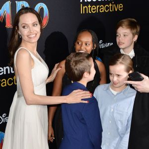 Angelina Jolie et ses enfants Zahara, Shiloh, Vivienne et Knox Jolie-Pitt à la première de Dumbo à Hollywood, Los Angeles, le 11 mars 2019.