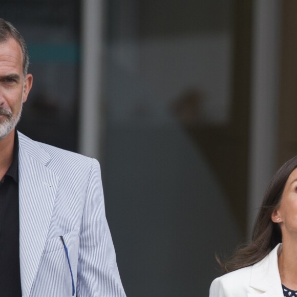 Le roi Felipe VI et la reine Letizia d'Espagne ont rendu visite au roi Juan Carlos Ier d'Espagne à l'hôpital Quiron près de Madrid le 25 août 2019, où il était en convalescence suite à son triple pontage coronoarien subi la veille.