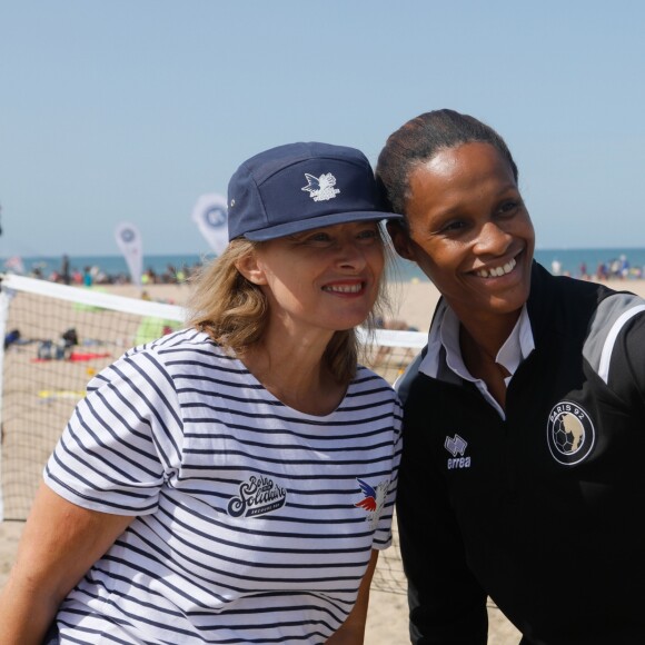 Exclusif - Valérie Trierweiler lors de la 40ème édition de la journée des oubliés des vacances organisée par le SPF (Secours Populaire Français), sur les plages de Deauville, France, le 21 août 2019. © Christophe Clovis/Bestimage