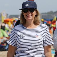 Valérie Trierweiler : Look à la cool avec Isabelle Ithurburu à la plage