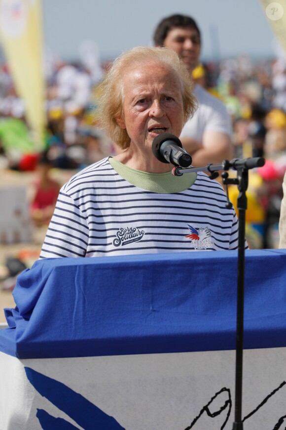 Exclusif - Joëlle Morvan (secrétaire générale du Secours populaire français) lors de la 40ème édition de la journée des oubliés des vacances organisée par le SPF (Secours Populaire Français), sur les plages de Deauville, France, le 21 août 2019. © Christophe Clovis/Bestimage