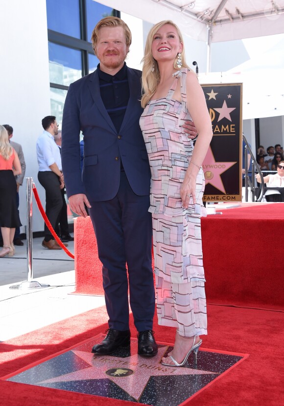 Jesse Plemons et sa fiancée Kirsten Dunst - Kirsten Dunst reçoit son étoile sur le Walk of Fame de Hollywood Boulevard à Los Angeles, le 29 août 2019.