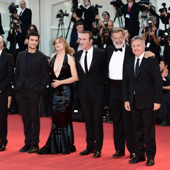 Alain Goldman, Louis Garrel, Emmanuelle Seigner, Jean Dujardin, Luca Barbareschi et Paolo Del Brocco assistent à la projection du film "J'accuse !" lors du 76ème festival du film de Venise. Le 30 août 2019.