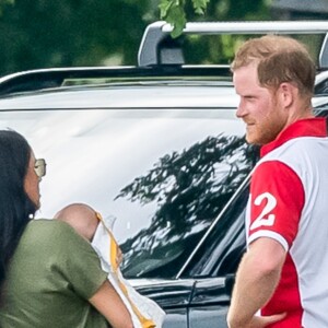 Le prince Harry, duc de Sussex, Meghan Markle, duchesse de Sussex, et leur fils Archie Mountbatten-Windsor lors d'un match de polo de bienfaisance à Wokinghan le 10 juillet 2019.