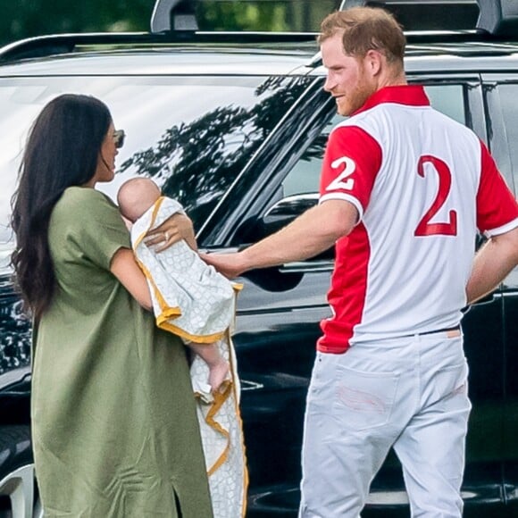 Le prince Harry, duc de Sussex, Meghan Markle, duchesse de Sussex, et leur fils Archie Mountbatten-Windsor lors d'un match de polo de bienfaisance à Wokinghan le 10 juillet 2019.