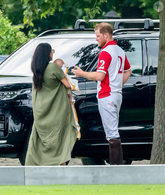 Le prince Harry, duc de Sussex, Meghan Markle, duchesse de Sussex, et leur fils Archie Mountbatten-Windsor lors d'un match de polo de bienfaisance à Wokinghan le 10 juillet 2019.