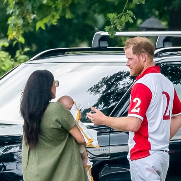 Le prince Harry, duc de Sussex, Meghan Markle, duchesse de Sussex, et leur fils Archie Mountbatten-Windsor lors d'un match de polo de bienfaisance à Wokinghan le 10 juillet 2019.