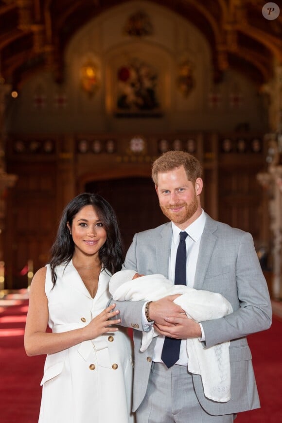 Le prince Harry et Meghan Markle, duc et duchesse de Sussex, lors de la présentation de leur fils Archie au château de Windsor le 8 mai 2019.