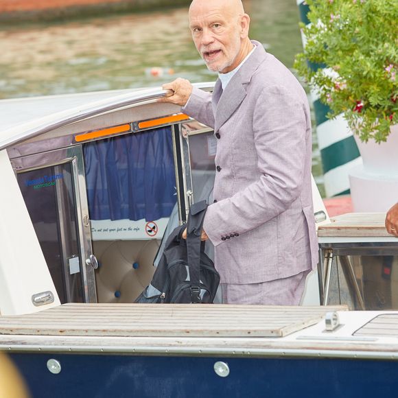 John Malkovich - Arrivée au Lido lors de la 76e Mostra de Venise, Festival International du Film de Venise, le 2 septembre 2019.