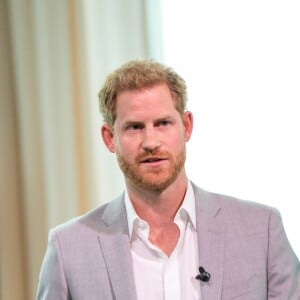 Le prince Harry, duc de Sussex, présentait le 3 septembre 2019 à Amsterdam aux Pays-Bas Travalyst, un partenariat entre des opérateurs digitaux du monde du tourisme pour développer des pratiques durables, respectueuses de l'environnement et profitables aux communautés locales.