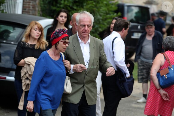 Ariane et Jacky - Ariane Carletti et Jacky Jakubowicz - du Club Dorothée lors des obsèques de François Corbier (Alain Roux de son vrai nom) au cimetière de Serez dans l'Eure le 5 juillet 2018. Ariane est décédée à son tour, le 3 septembre 2019, à l'âge de 61 ans.