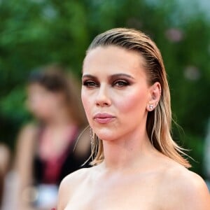 Scarlett Johansson lors de la première du film "Marriage Story" lors du 76e festival du film de Venise, la Mostra, sur le Lido au Palais du cinéma de Venise, Italie, le 29 août 2019.