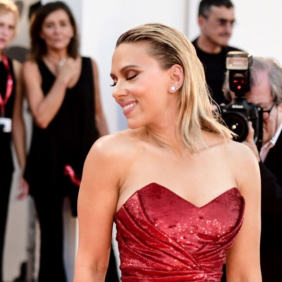 Scarlett Johansson lors de la première du film "Marriage Story" lors du 76e festival du film de Venise, la Mostra, sur le Lido au Palais du cinéma de Venise, Italie, le 29 août 2019.