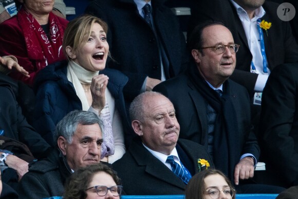 François Hollande et sa compagne Julie Gayet lors du tournoi des six nations de rugby, la France contre l'Angleterre au Stade de France à Saint-Denis, Seine Saint-Denis, France, le 10 mars 2018. Les Bleus s'imposent 22-16. © Cyril Moreau/Bestimage