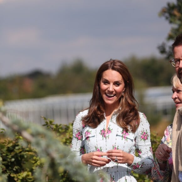 Kate Middleton, duchesse de Cambridge, vêtue d'une robe Emilia Wickstead, inaugurait le 10 septembre 2019 dans le parc botanique de Wisley une réplique de son jardin Back to Nature pour stimuler le développement des enfants.