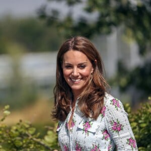 Kate Middleton, duchesse de Cambridge, vêtue d'une robe Emilia Wickstead, inaugurait le 10 septembre 2019 dans le parc botanique de Wisley une réplique de son jardin Back to Nature pour stimuler le développement des enfants.