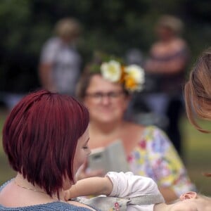 Kate Middleton, duchesse de Cambridge, vêtue d'une robe Emilia Wickstead, inaugurait le 10 septembre 2019 dans le parc botanique de Wisley une réplique de son jardin Back to Nature pour stimuler le développement des enfants.