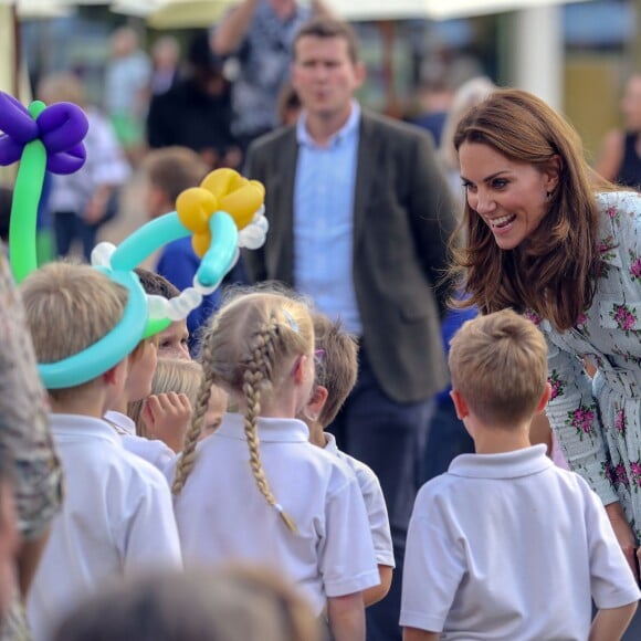 Kate Middleton, duchesse de Cambridge, vêtue d'une robe Emilia Wickstead, inaugurait le 10 septembre 2019 dans le parc botanique de Wisley une réplique de son jardin Back to Nature pour stimuler le développement des enfants.