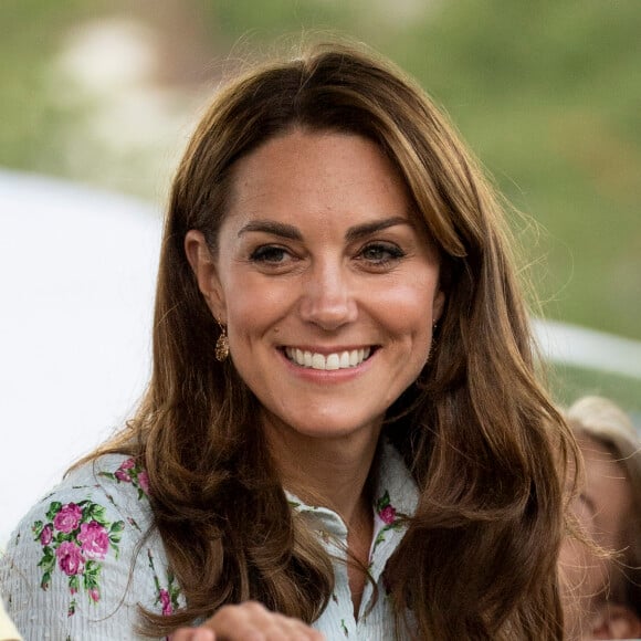 Kate Middleton, duchesse de Cambridge, vêtue d'une robe Emilia Wickstead, inaugurait le 10 septembre 2019 dans le parc botanique de Wisley une réplique de son jardin Back to Nature pour stimuler le développement des enfants.