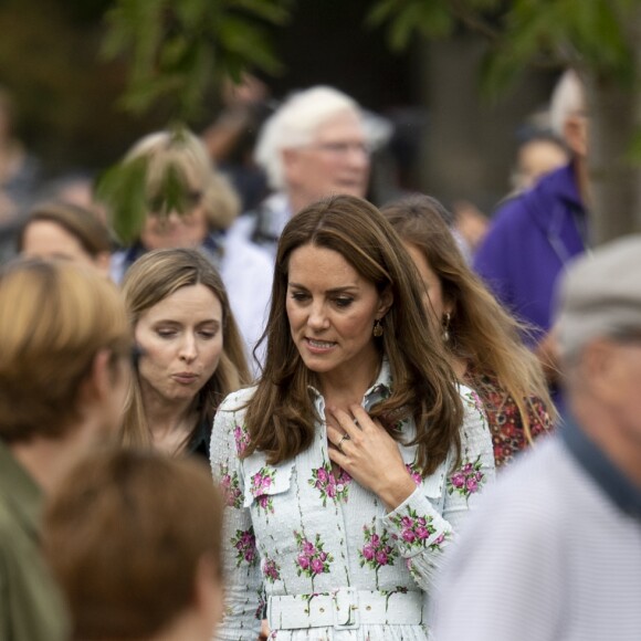Kate Middleton, duchesse de Cambridge, vêtue d'une robe Emilia Wickstead, inaugurait le 10 septembre 2019 dans le parc botanique de Wisley une réplique de son jardin Back to Nature pour stimuler le développement des enfants.