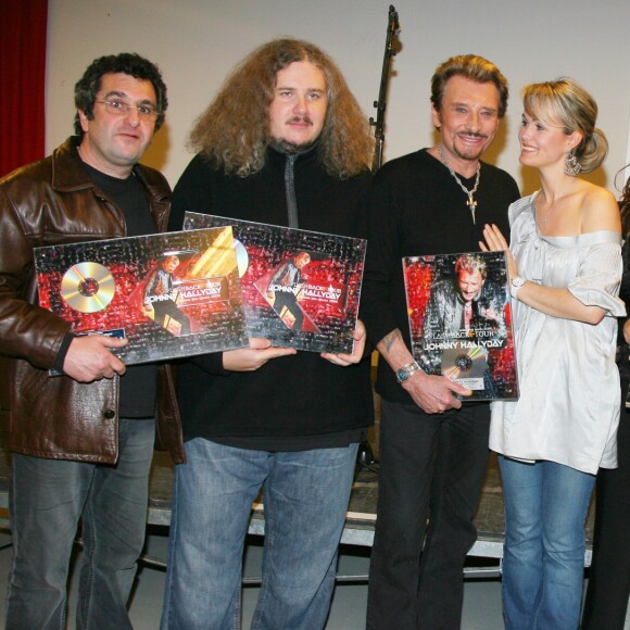 Exclusif - Johnny Hallyday et sa femme Laeticia entourés de Michel Jankielewicz, Yvan Cassar, Rose-Hélène Deplasse, Thiery Chassagne et Jean-Claude Camus en février 2007.