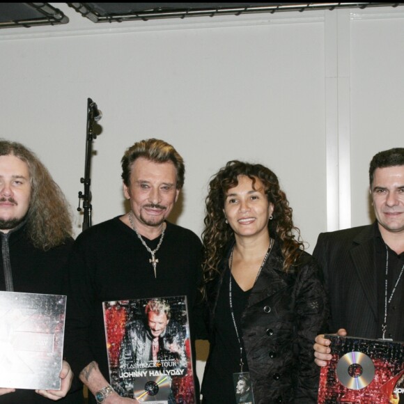Exclusif - Johnny Hallyday entouré de Michel Jankielewicz, Yvan Cassar, Rose-Hélène Deplasse, Thiery Chassagne et Jean-Claude Camus en février 2007.