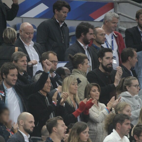 Leïla Kaddour-Boudadi, Vianney Bureau (Vianney) et sa compagne Catherine Robert, Nagui et sa femme Mélanie Page, Claude Deschamps - People dans les tribunes lors du match de football France- Andorre (3-0) pour les qualifications de l'Euro 2020 au Stade de France à Saint-Denis le 10 septembre 2019. © Giancarlo Gorassini/Bestimage