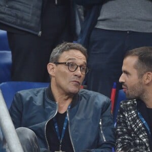 Julien Courbet - People dans les tribunes lors du match de football France- Andorre (3-0) pour les qualifications de l'Euro 2020 au Stade de France à Saint-Denis le 10 septembre 2019. © Giancarlo Gorassini/Bestimage