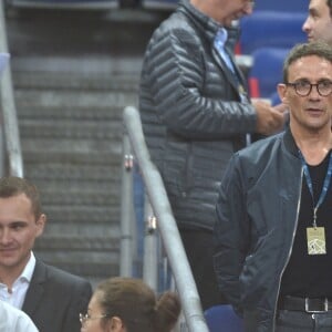 Julien Courbet - People dans les tribunes lors du match de football France- Andorre (3-0) pour les qualifications de l'Euro 2020 au Stade de France à Saint-Denis le 10 septembre 2019. © Giancarlo Gorassini/Bestimage