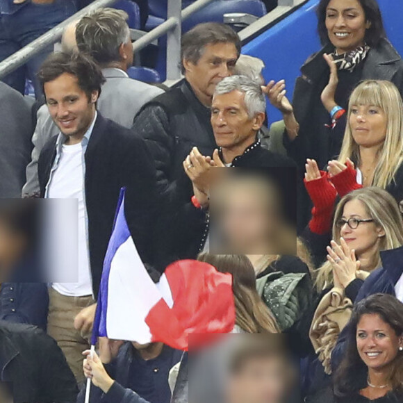 Leïla Kaddour-Boudadi, Vianney Bureau (Vianney) et sa compagne Catherine Robert, Nagui et sa femme Mélanie Page, Claude Deschamps - People dans les tribunes lors du match de football France- Andorre (3-0) pour les qualifications de l'Euro 2020 au Stade de France à Saint-Denis le 10 septembre 2019. © Gwendoline Le Goff/Panoramic/Bestimage