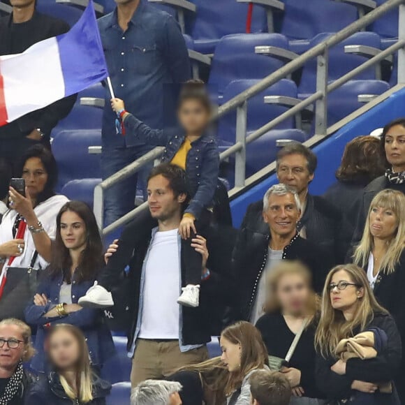 Leïla Kaddour-Boudadi, Vianney Bureau (Vianney) et sa compagne Catherine Robert, Nagui et sa femme Mélanie Page, Claude Deschamps - People dans les tribunes lors du match de football France- Andorre (3-0) pour les qualifications de l'Euro 2020 au Stade de France à Saint-Denis le 10 septembre 2019. © Gwendoline Le Goff/Panoramic/Bestimage