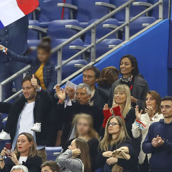 Leïla Kaddour-Boudadi, Vianney Bureau (Vianney) et sa compagne Catherine Robert, Nagui et sa femme Mélanie Page, Claude Deschamps - People dans les tribunes lors du match de football France- Andorre (3-0) pour les qualifications de l'Euro 2020 au Stade de France à Saint-Denis le 10 septembre 2019. © Gwendoline Le Goff/Panoramic/Bestimage