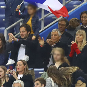 Leïla Kaddour-Boudadi, Vianney Bureau (Vianney) et sa compagne Catherine Robert, Nagui et sa femme Mélanie Page, Claude Deschamps - People dans les tribunes lors du match de football France- Andorre (3-0) pour les qualifications de l'Euro 2020 au Stade de France à Saint-Denis le 10 septembre 2019. © Gwendoline Le Goff/Panoramic/Bestimage