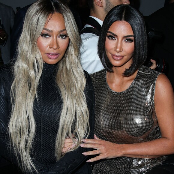 La La Anthony et Kim Kardashian au défilé Prêt à porter Serena Williams Printemps/Eté 2020 lors de la Fashion Week de New York City, New York, Etats-Unis, le 10 septembre 2019.