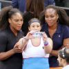 Serena Williams, Marion Bartoli et Venus Williams font des selfies - Le retour de Marion Bartoli lors du mini-tournoi d'exhibition Tie Break Tens au Madison Square Garden à New York City, New York, Etats-Unis, le 5 march, 2018.