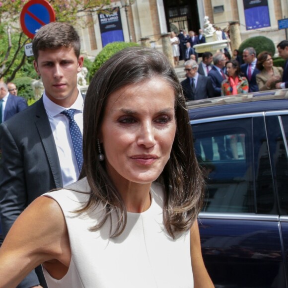 La reine Letizia d'Espagne a pris un bain de foule le 12 septembre 2019, en déplacement avec le roi Felipe à Séville pour les 500 ans du premier tour du monde, entrepris par Magellan et bouclé par Elcano. Le couple royal a notamment inauguré aux Archives générales des Indes l'exposition "El viaje mas largo" ("Le voyage le plus long").