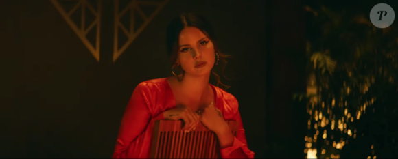 Lana Del Rey dans le clip de "Don't Call Me Angel", bande originale du film Charlie's Angels, le 13 septembre 2019.