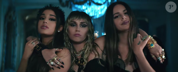Ariana Grande, Miley Cyrus et Lana Del Rey dans le clip de "Don't Call Me Angel", bande originale du film Charlie's Angels, le 13 septembre 2019.