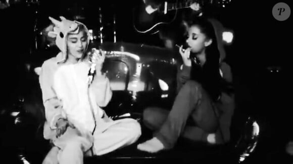 Ariana Grande et Miley Cyrus, Backyard Sessions, 2015.