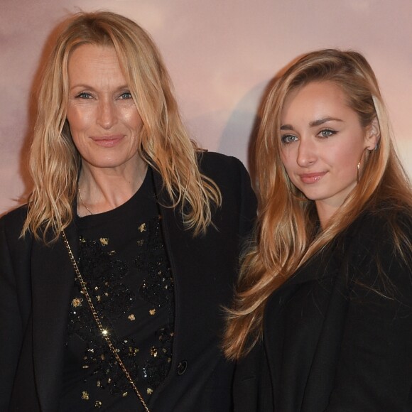 Estelle Lefébure avec sa fille Emma Smet à l'avant-première du film "Holy Lands" au cinéma UGC Normandie à Paris, France, le 4 décembre 2018. © Coadic Guirec/Bestimage