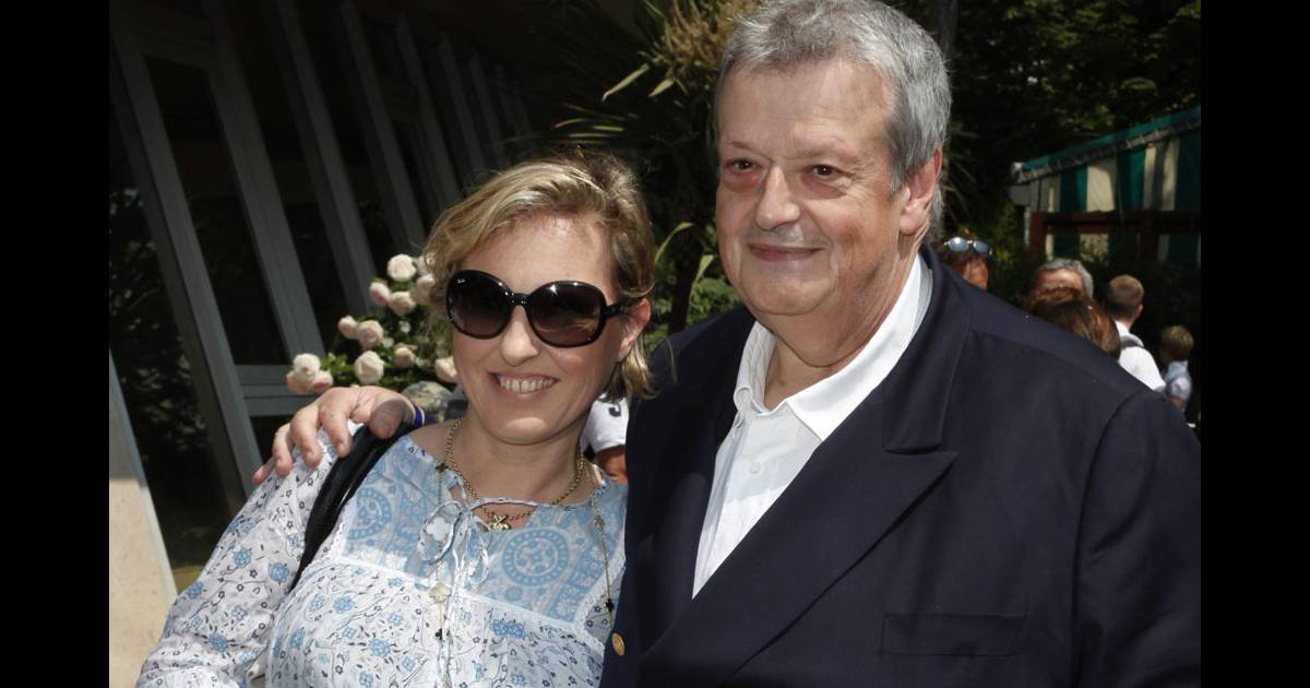 Guy Carlier et sa femme Joséphine Dard - Purepeople