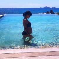 Alizée enceinte et businesswoman : ventre très arrondi pour faire de la promo