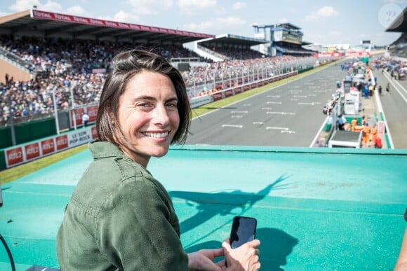 Exclusif - Alessandra Sublet, qui a récemment passé son permis Moto, a assisté pour la première fois à la 42e édition des 24 Heures Motos ce week-end. Après être venue de Paris en moto, elle a pu découvrir les coulisses de cet événement. Son programme a été intense : baptême de piste sur le circuit Bugatti, parade, rencontre de l'équipage 100% féminin (le Girls Racing Team avec notamment la jeune M. Coignard) et de Lil'Viber qui a participé à la Women's Cup. Elle a également pu passer des nombreux moments avec les spectateurs venus en nombre ou encore assister à un relais de nuit dans le team Suzuki. Le Mans du 19 au 20 Avril 2019. © Cyril Moreau / Bestimage