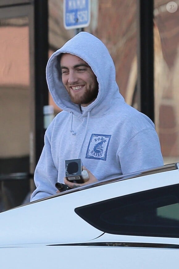 Exclusif - Le rappeur Mac Miller se promène à Studio City le 17 janvier 2017.