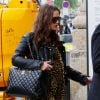 Keira Knightley, enceinte et son mari James Righton sont à Paris à l'occasion du défilé croisière Chanel. Keira porte une robe jaune imprimée léopard, un perfecto, des bottes et un sac à main Chanel en cuirs. Départ de Paris pour Londres, le 3 mai 2019.